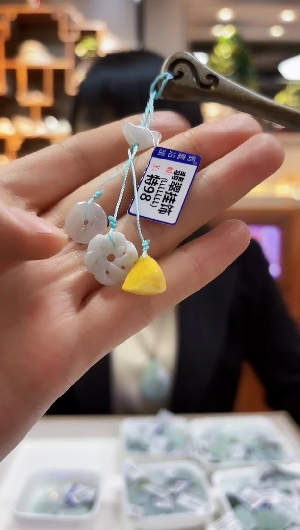 【闪购商品】翡翠颈饰未镶嵌挂件