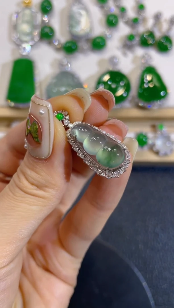 吊坠(不含链)18K金镶嵌翡翠团购2