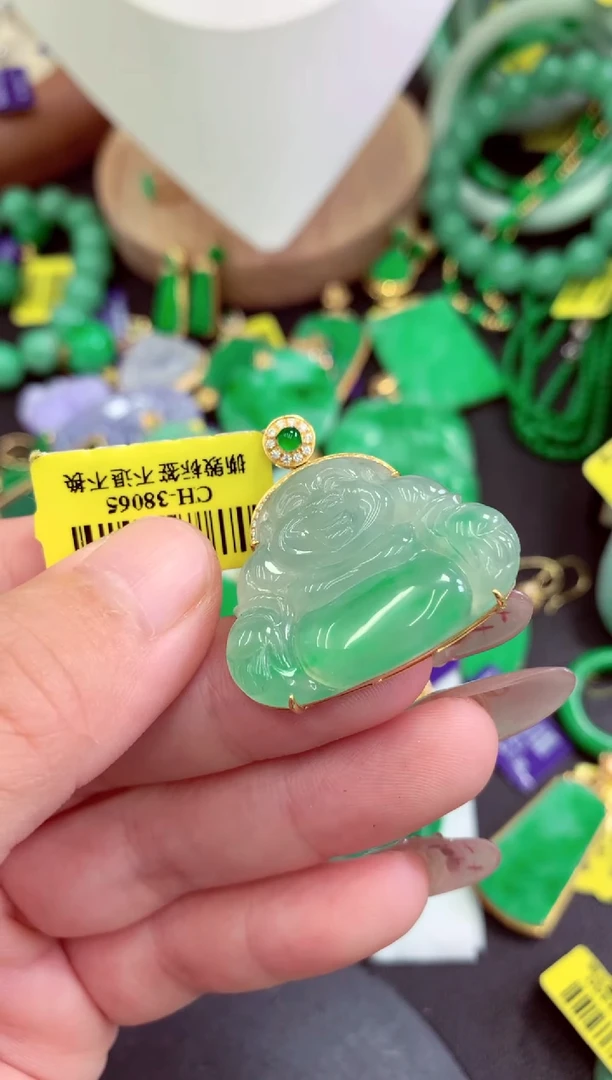 翡翠18K金镶嵌颈饰挂件