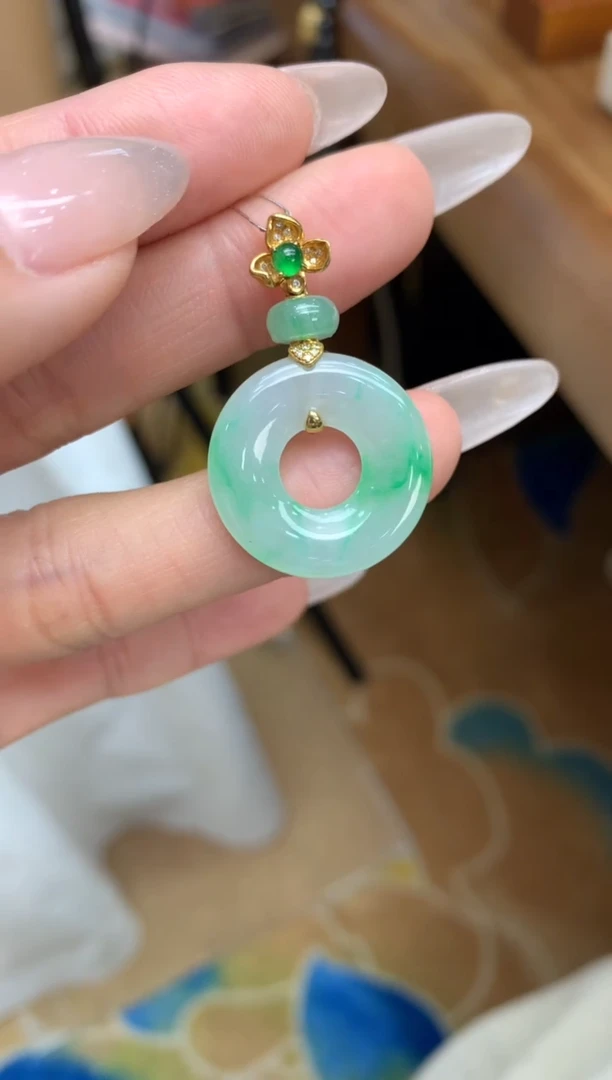 【闪购商品】翡翠颈饰18K金镶嵌甜甜圈