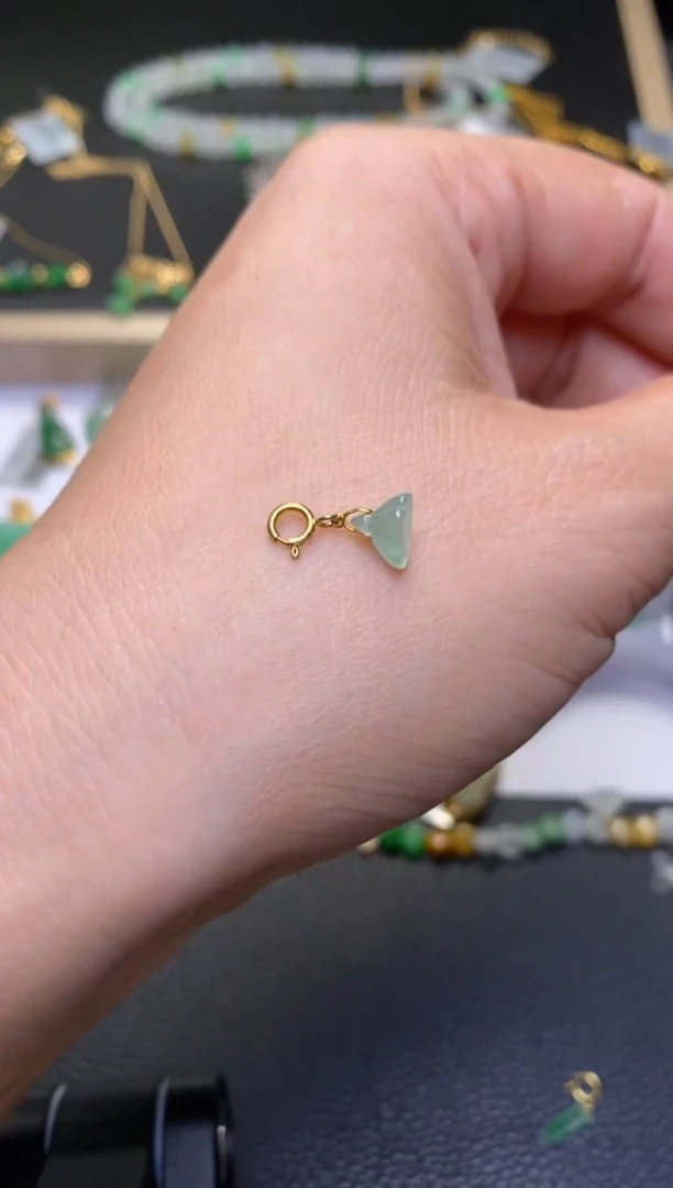 颈饰18K金镶嵌翡翠净货35488