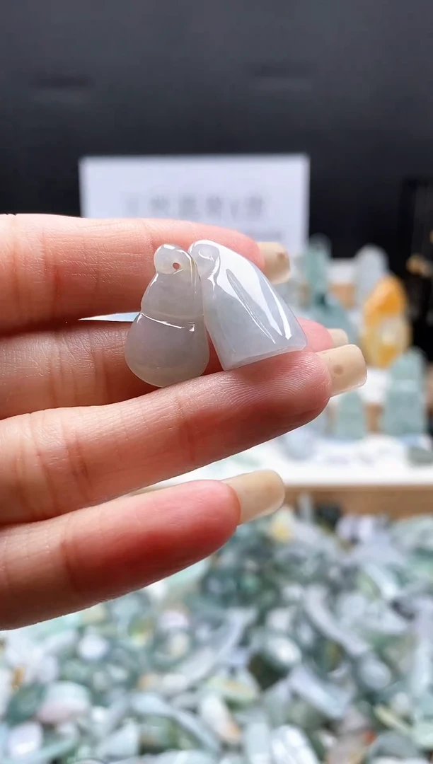 翡翠未镶嵌吊坠(不含链)183葫芦莲蓬（福利品   部分有瑕疵）