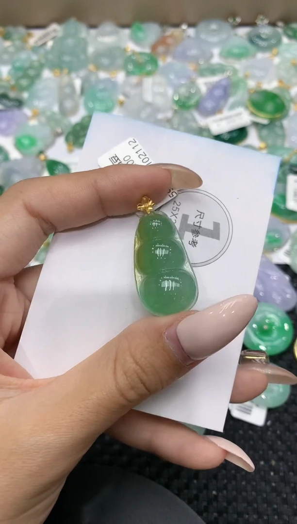 颈饰18K金镶嵌翡翠111111111111