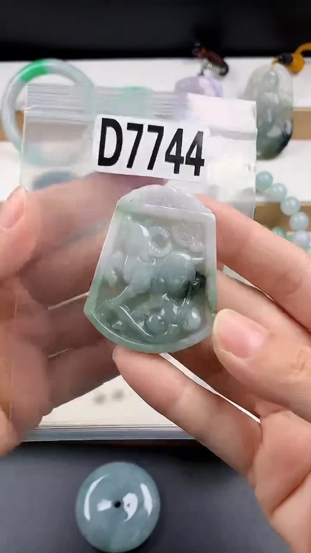 颈饰未镶嵌翡翠天然翡翠吊坠挂件