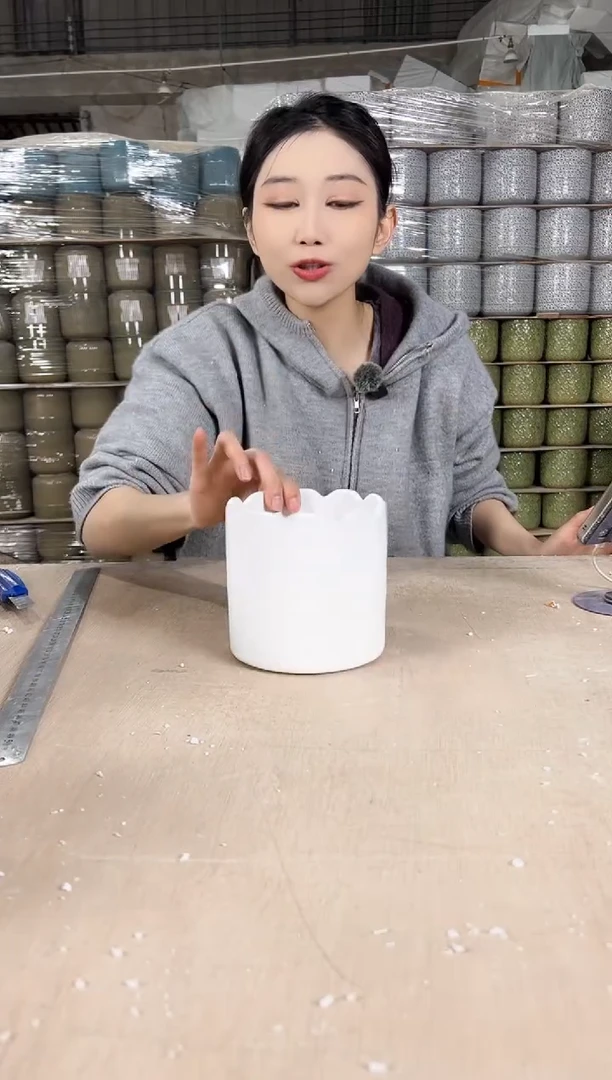 【闪购商品】陶瓷花口纯白色14x13