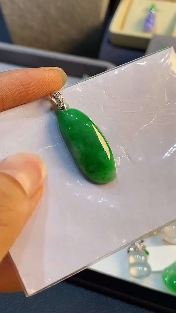 翡翠18K金镶嵌吊坠(不含链)吊坠