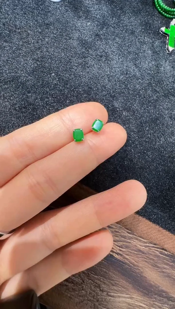 18K金镶嵌翡翠耳饰00001580