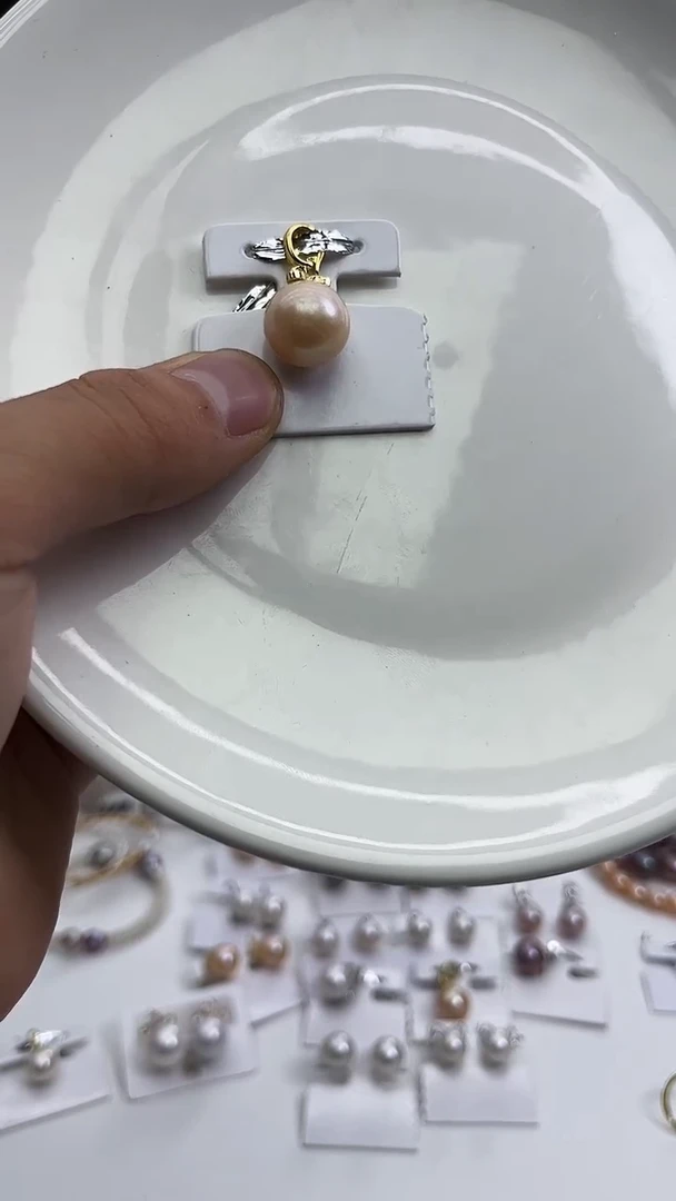 未镶嵌吊坠淡水珍珠中国红色系(多样性发一）