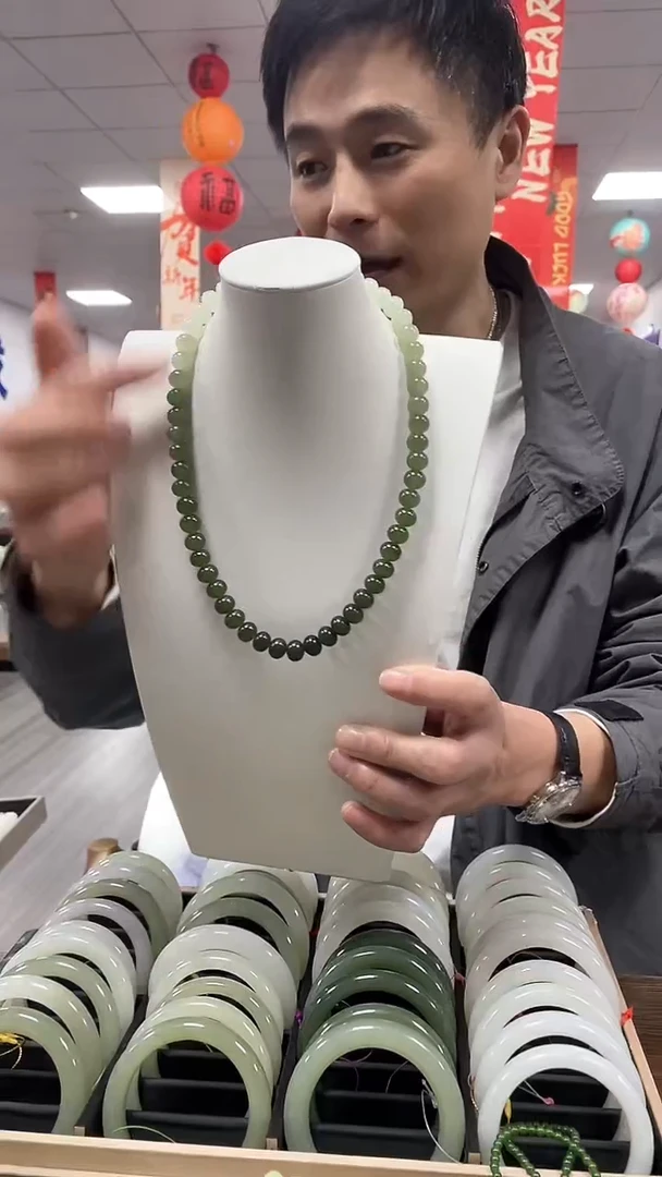 【闪购商品】和田玉颈饰未镶嵌湖水渐变卡10算盘珠项链一条