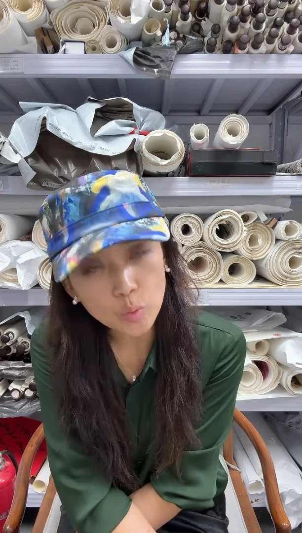 炳山艺术--石老师作品   蓝帽子