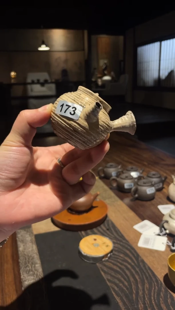 白陶侧把壶173...
