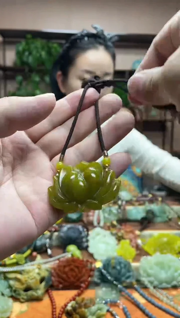 未镶嵌岫玉吊坠·