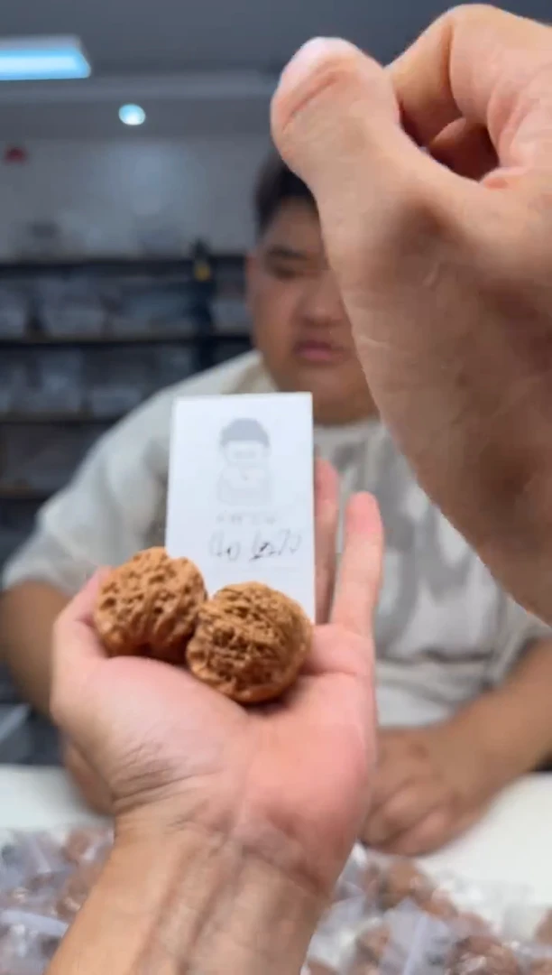 文玩核桃把件40血麒麟