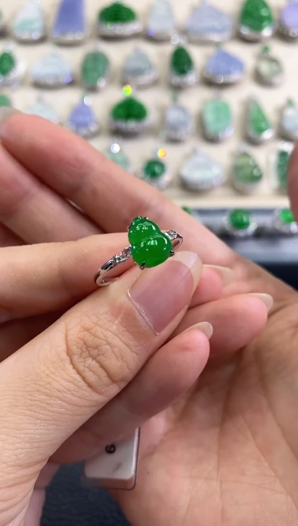 翡翠戒指18K金镶嵌春日珠宝 C12