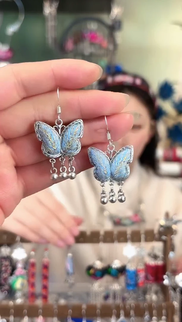 彩云南阁非遗老绣饰品119