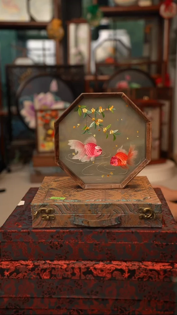 扇子苏绣双面绣八角台屏胡桃木框大号20CM