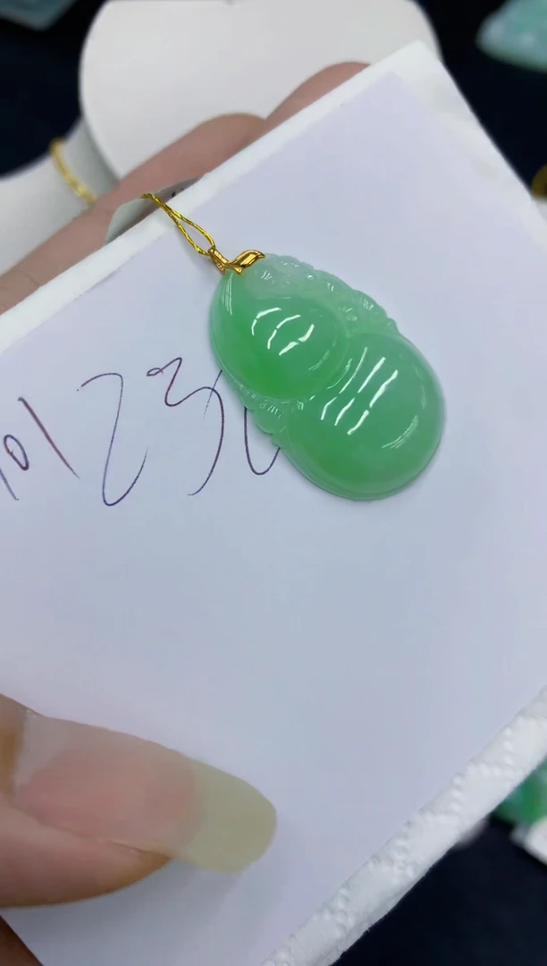 翡翠18K金镶嵌颈饰111111111111