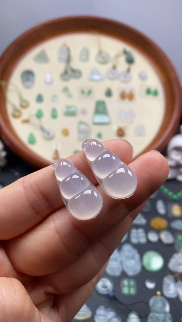 颈饰未镶嵌翡翠冰豆子1对/芬