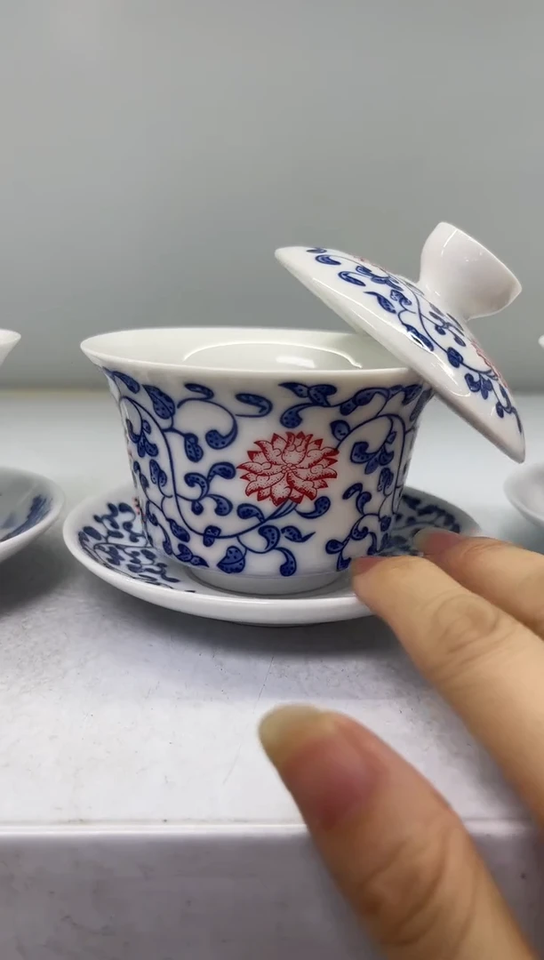 马蹄缠枝莲悬停盖碗