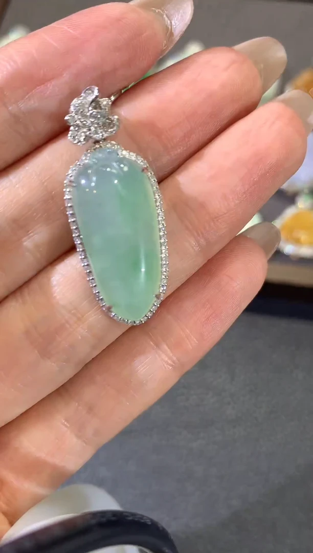 吊坠(不含链)18K金镶嵌翡翠A28