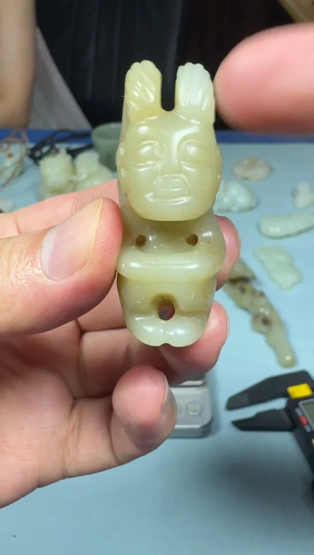 和田玉未镶嵌颈饰1