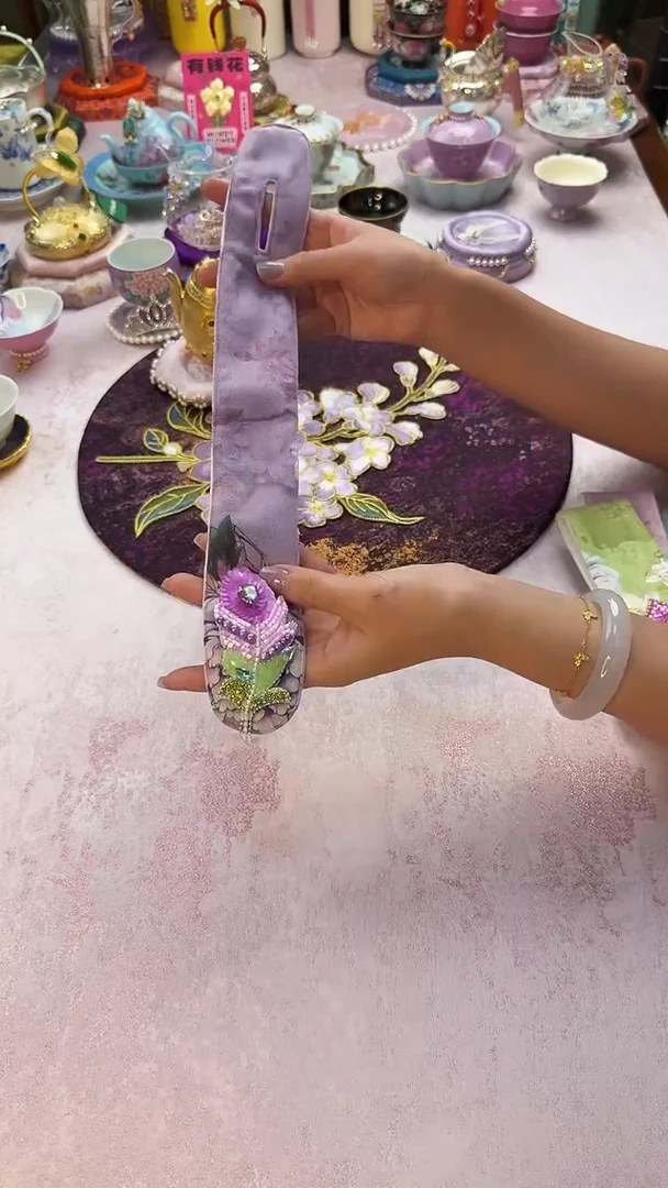 109紫色羽毛保护条