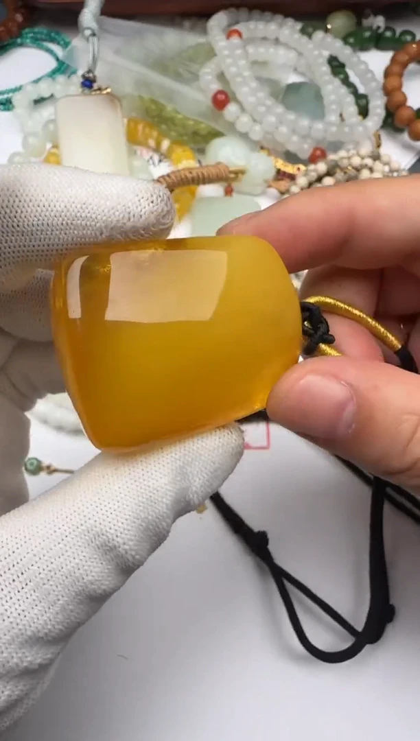 蜜蜡吊坠(赠链)未镶嵌蜜蜡 吊坠