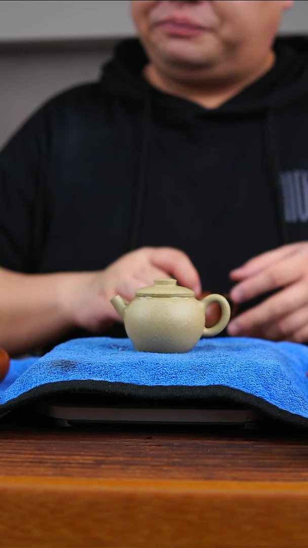 茶壶紫砂段泥小巨轮珠52CC