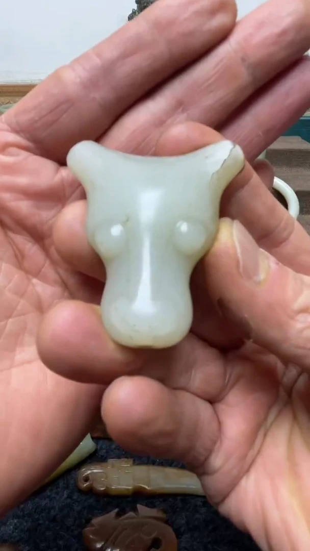 颈饰未镶嵌和田玉.