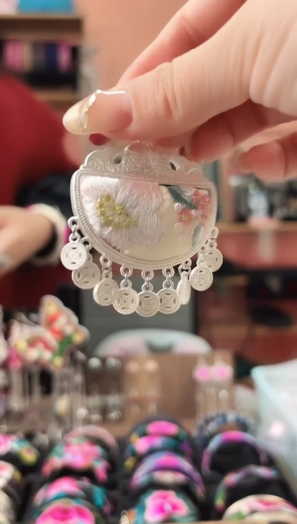 织绣艺枝独绣手工饰品240