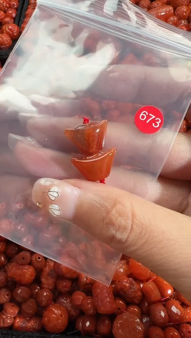 颈饰未镶嵌南红玛瑙1