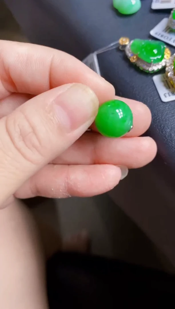 翡翠18K金镶嵌颈饰珠子