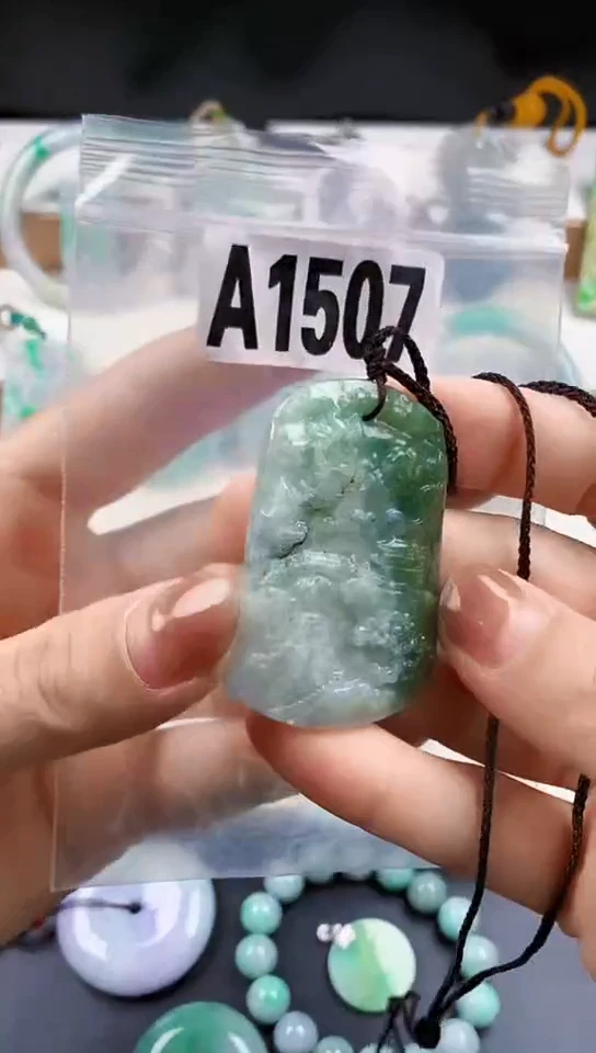 颈饰未镶嵌翡翠天然翡翠吊坠挂件