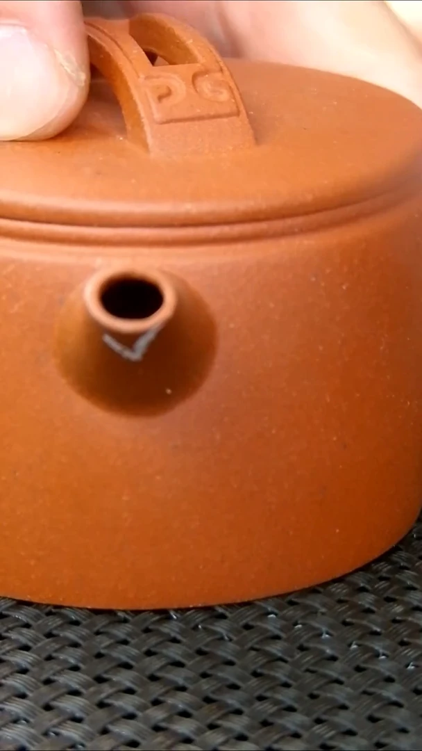 茶杯紫砂红清水汉瓦      150CC    微瑕