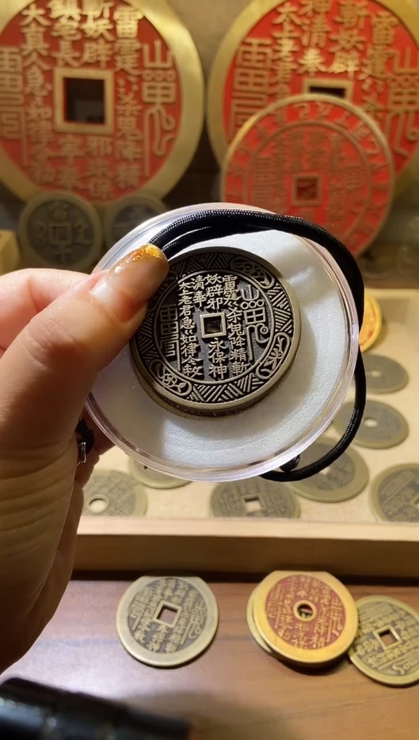 铜四象山花+盒子+绳子