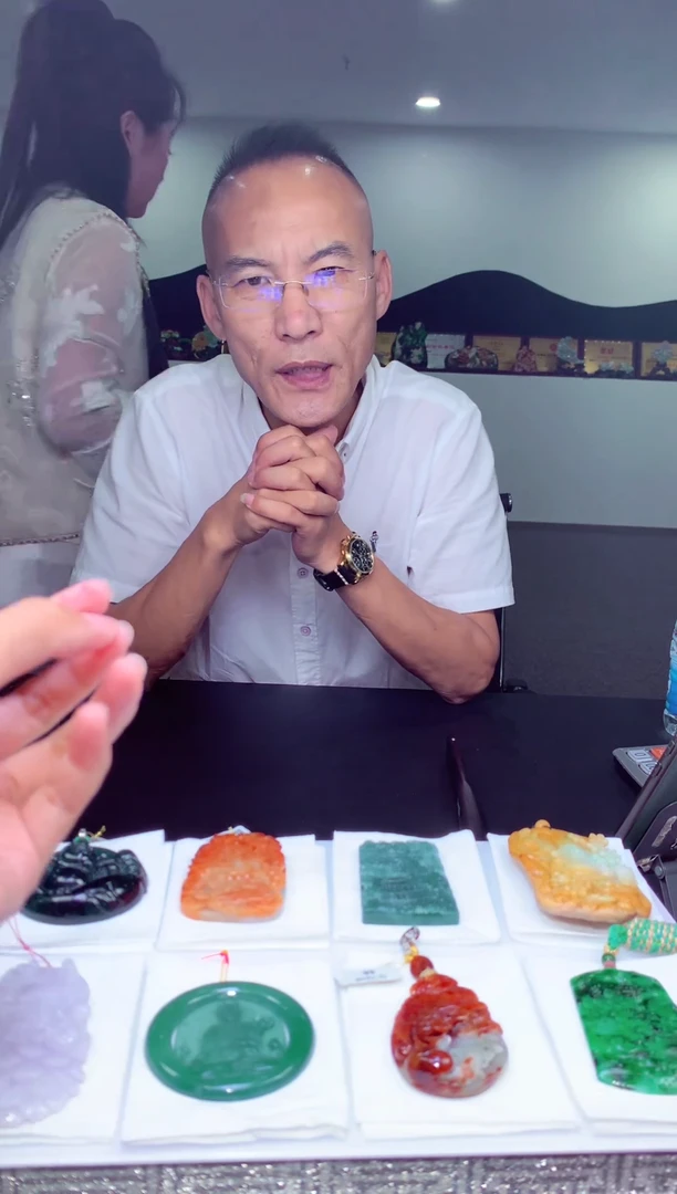 定制翡翠未镶嵌富***求定制翡翠（拍一发一）