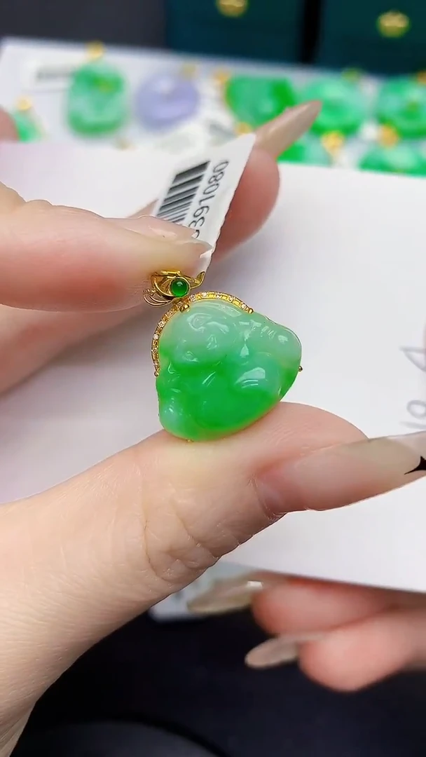 颈饰18K金镶嵌翡翠 缅甸天然翡翠A货