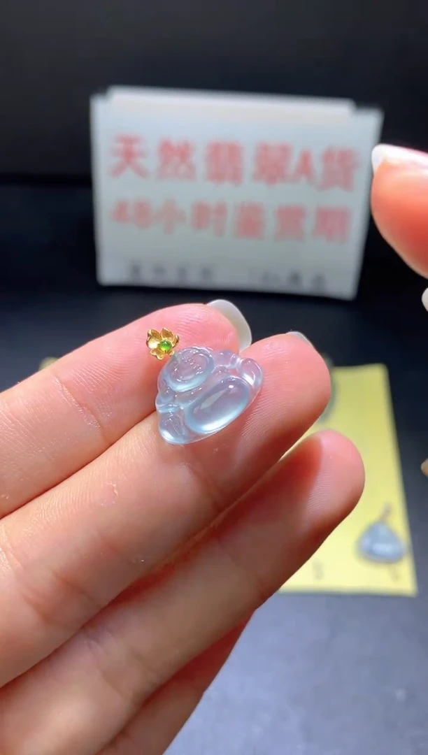 翡翠18K金镶嵌颈饰翡翠吊坠