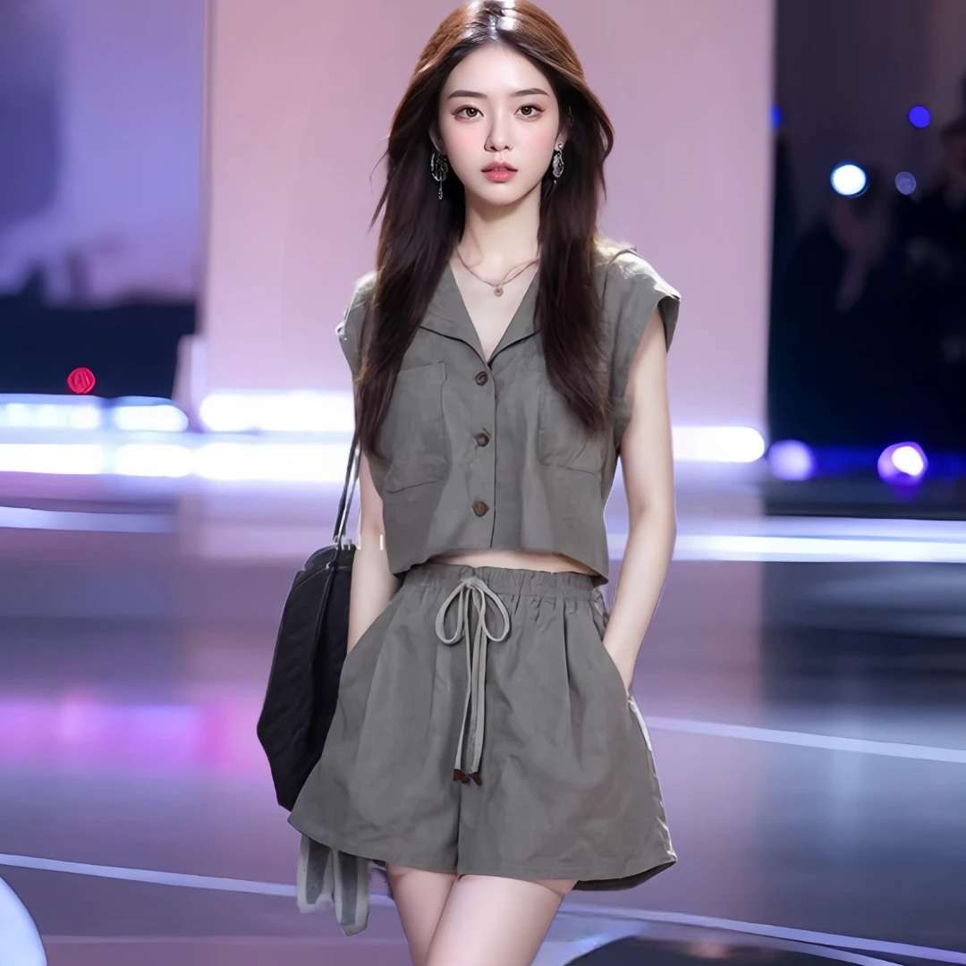 夏装搭配一整套2025简约爆款减龄轻熟网红炸街上衣短裤两件套装女