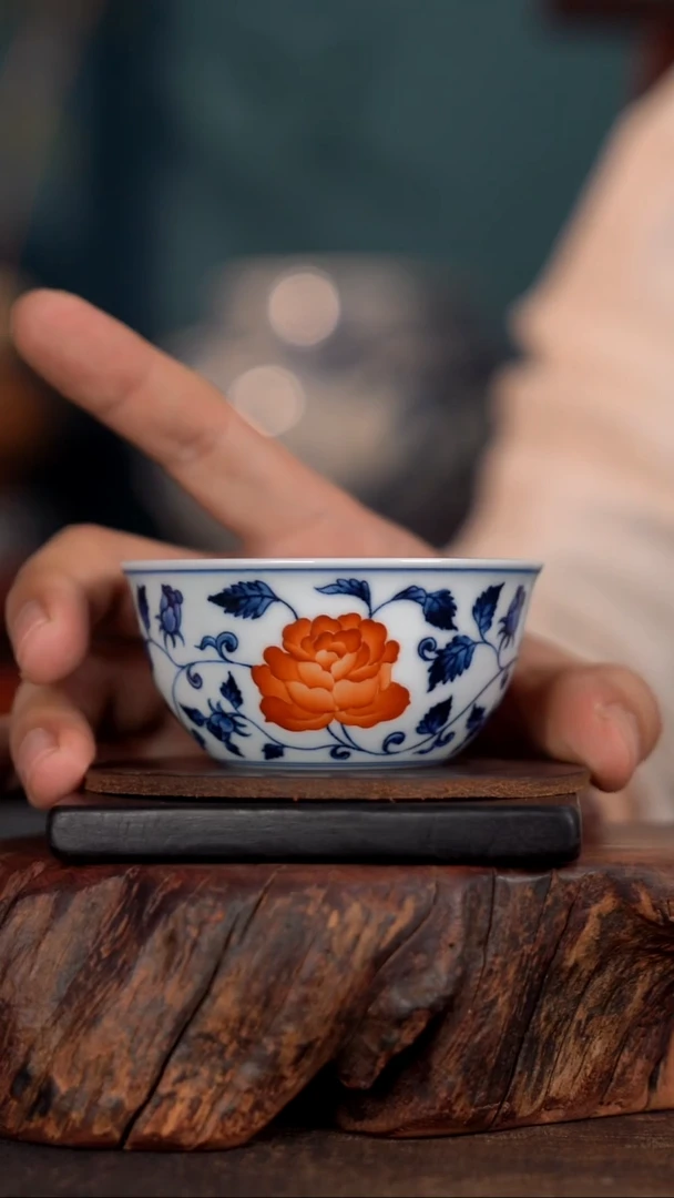 阳春白雪缠枝花小杯
