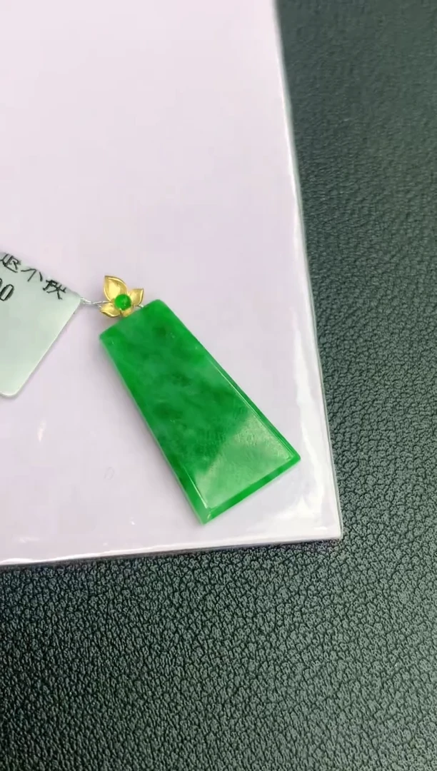 颈饰18K金镶嵌翡翠赠礼盒证书 丁丁