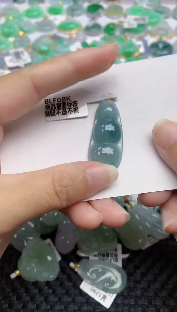 翡翠18K金镶嵌颈饰天然翡翠A货