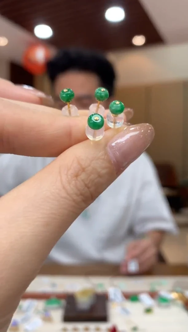 18K金镶嵌翡翠耳饰耳钉多样性发货1对