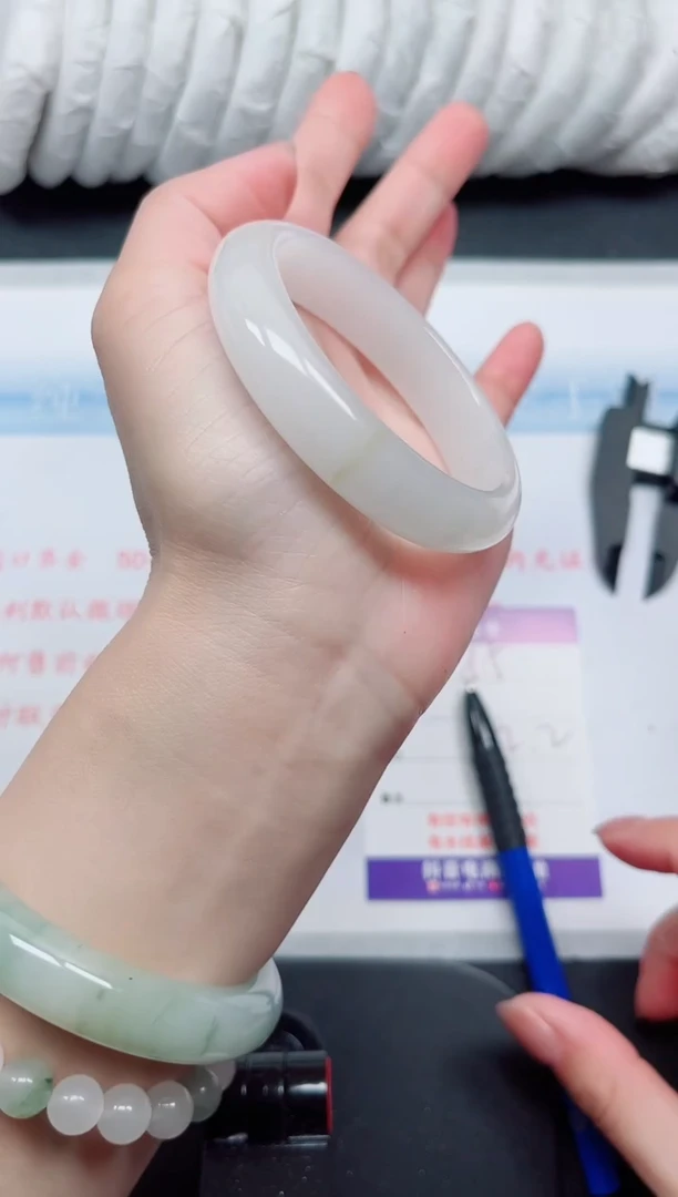 【闪购商品】石英质玉手镯未镶嵌55#52.2