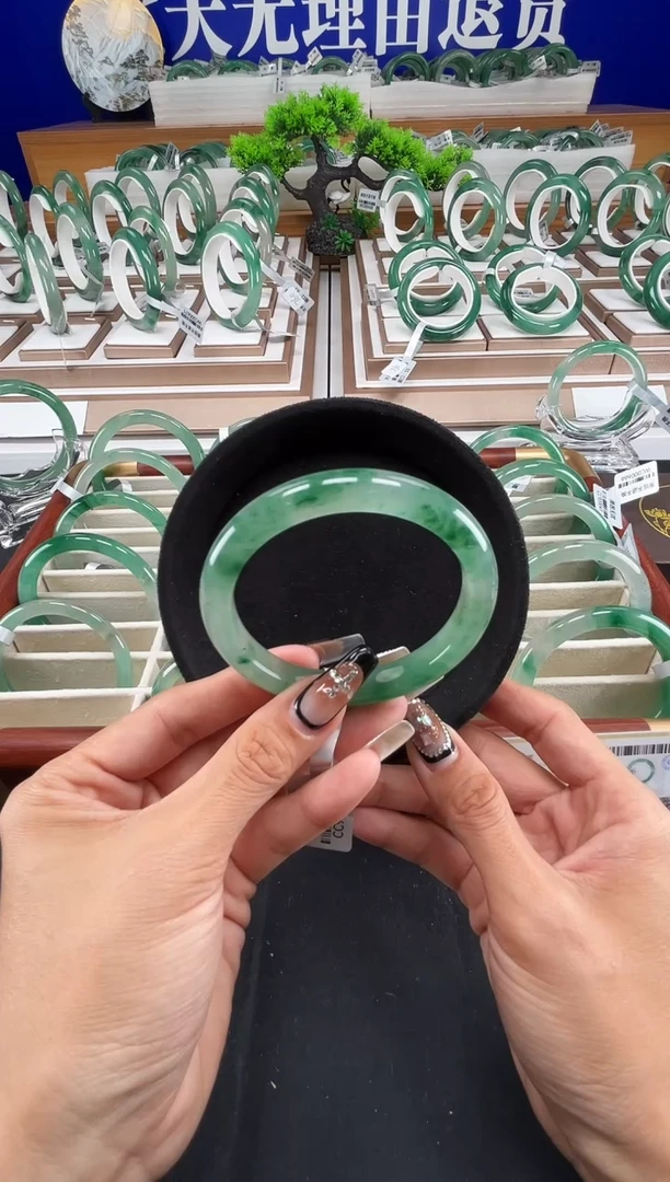 未镶嵌手镯石英质玉（非洲翠）圈口59