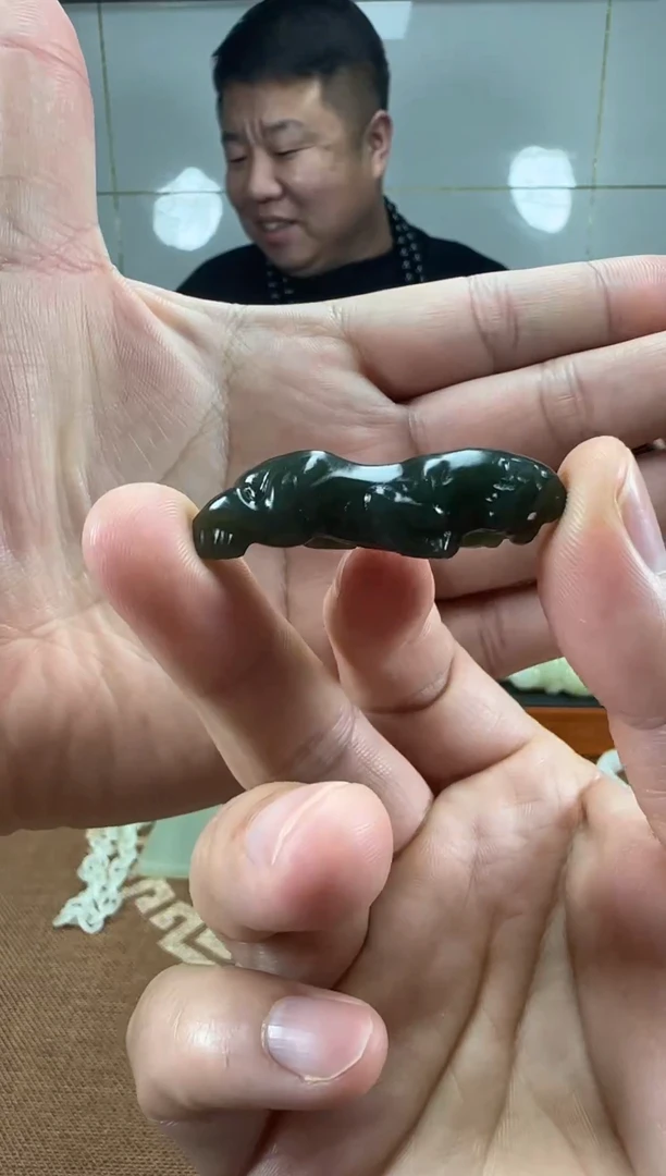 未镶嵌和田玉挂件和田玉虎虎生威