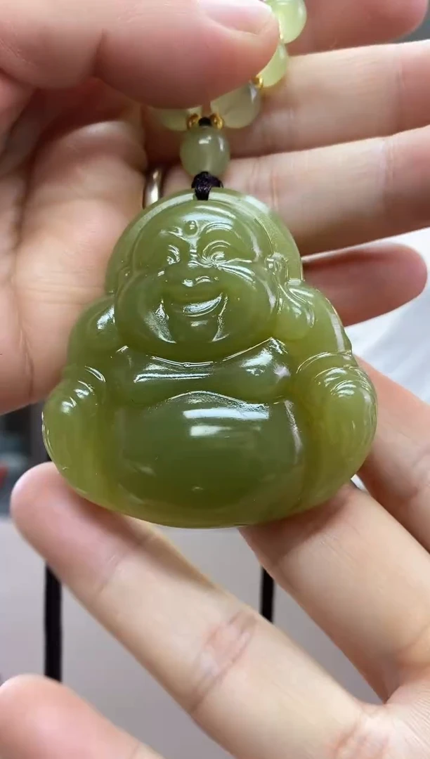 透闪石质玉未镶嵌颈饰绿肚佛