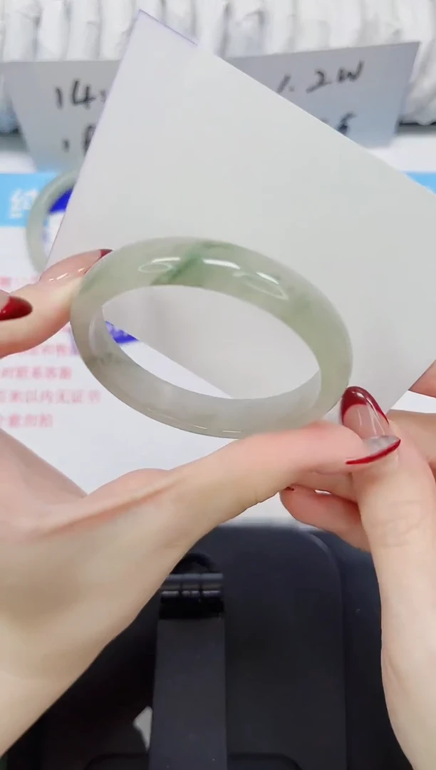 【闪购商品】石英质玉手镯未镶嵌76