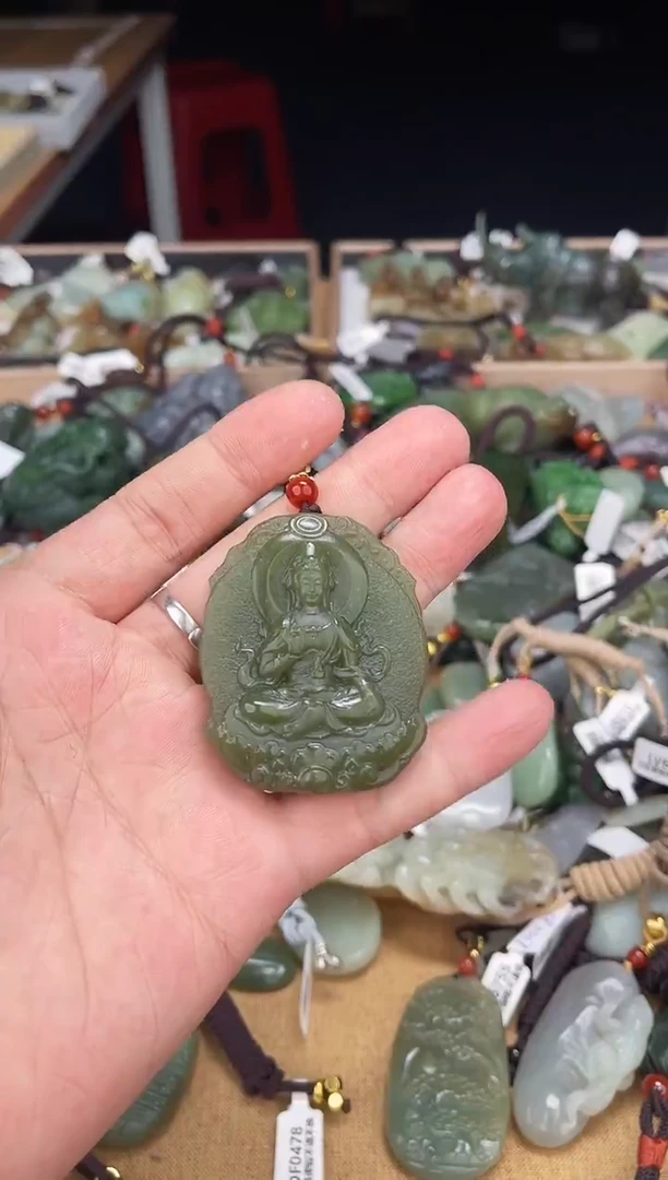 颈饰未镶嵌和田玉1