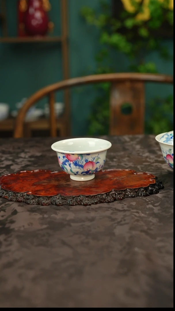 倪建华斗彩桃子主人杯